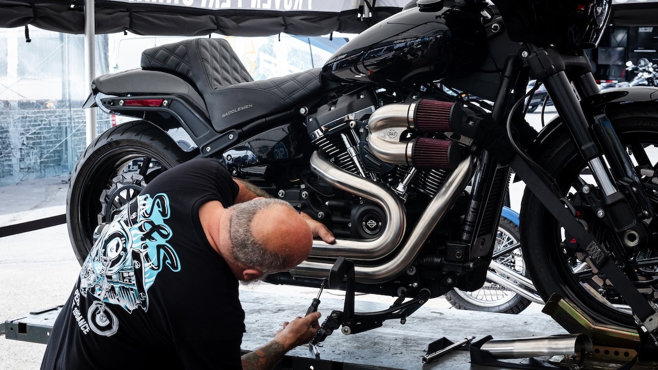 customizing Harley with exhaust system